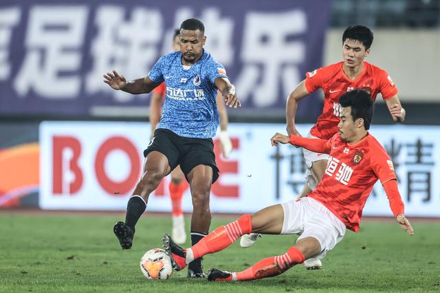媒体人：尼克斯像04年活塞各司其职 马刺G2调整的空间很大